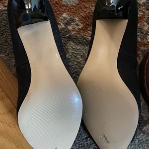 Guess Kitten Heel Pump